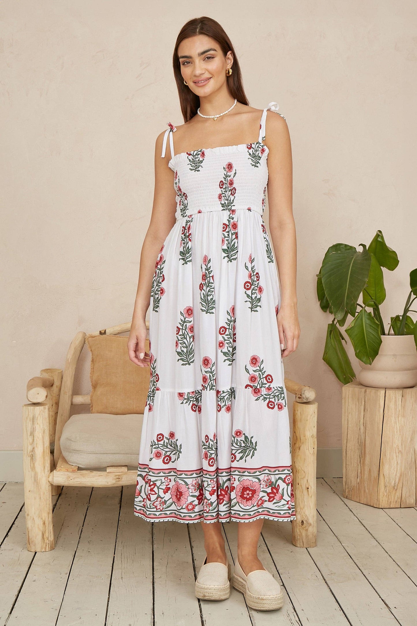 Yumi - Yumi White Floral Printed Smocked Midi Dress: White / 16