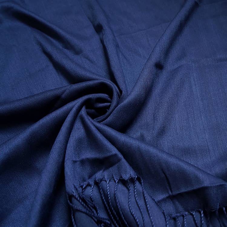 London Scarves - Plain cotton blend pashmina with tassels: Peach A29
