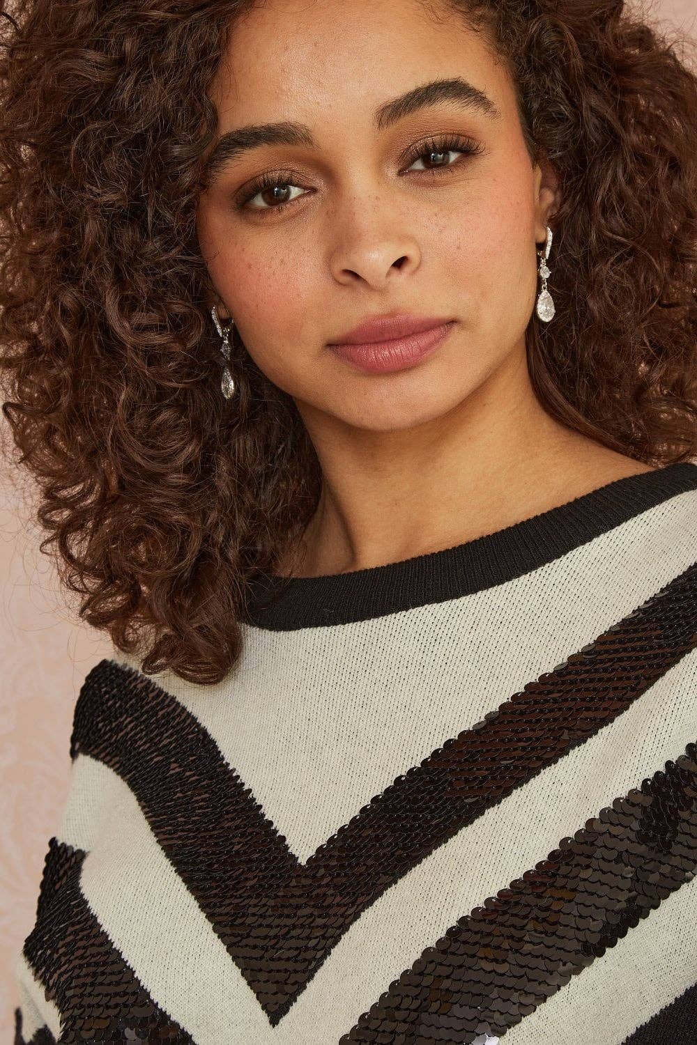 Yumi - Yumi Black Chevron Knitted Relaxed Jumper With Sequins: Black / M/L