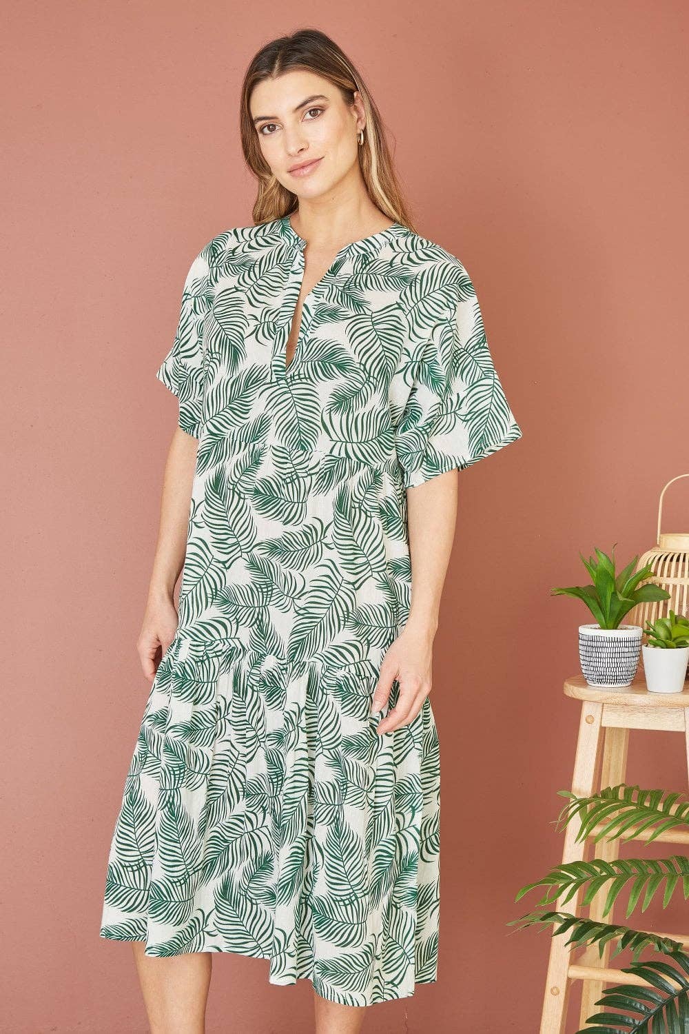 Yumi - Yumi Green Organic Cotton Palm Print Tiered Tunic Dress: Green / 14 UK