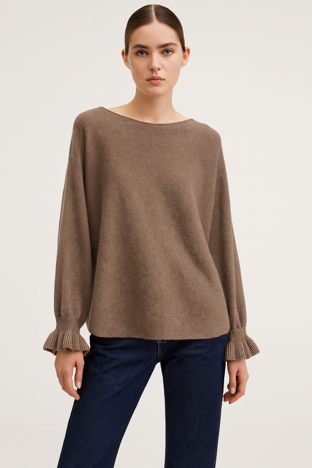 Lucy Sparks - Knit jumper with frill cuffs: Beige
