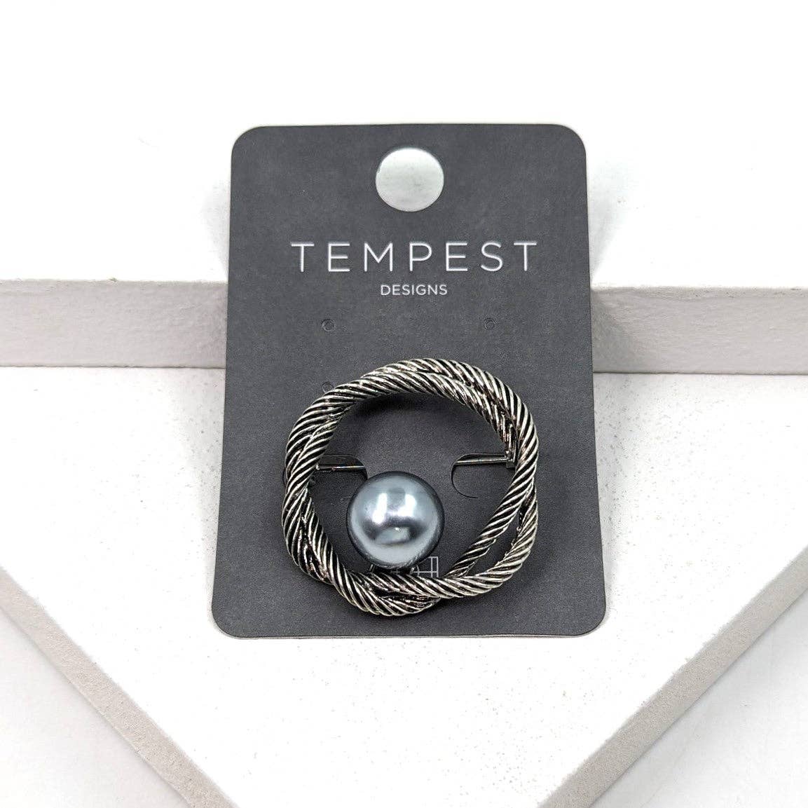 Tempest Designs - Twisted rope circle brooch with pearl
