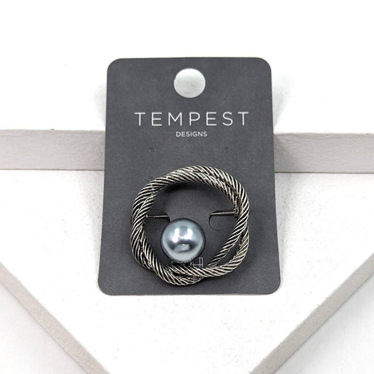 Tempest Designs - Twisted rope circle brooch with pearl